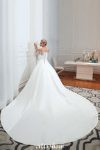 Romantisches Prinzessinnen-Brautkleid aus Satin mit Spitze | A-Linien-Brautkleid mit Kathedralenschleppe