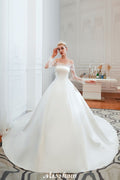 Romantisches Prinzessinnen-Brautkleid aus Satin mit Spitze | A-Linien-Brautkleid mit Kathedralenschleppe