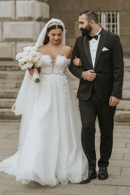 Romantisches schulterfreies A-Linien-Brautkleid aus Tüll mit Flügelärmeln