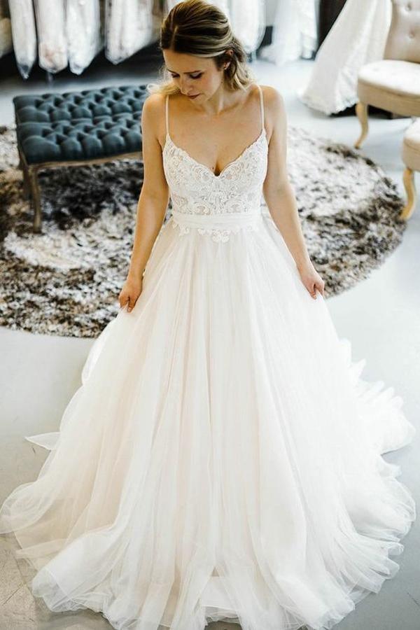 Vestidos de novia románticos estilo princesa con tirantes finos