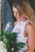 Romantisches, sexy Brautkleid mit Schlitz vorne und offenem Rücken, ärmellos, Spitze, mit Schleppe