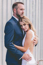 Romantisches, sexy Brautkleid mit Schlitz vorne und offenem Rücken, ärmellos, Spitze, mit Schleppe