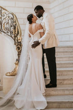 Robe de mariée sirène en satin avec fines bretelles spaghetti et manches courtes cape romantiques