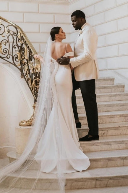 Robe de mariée sirène en satin avec fines bretelles spaghetti et manches courtes cape romantiques