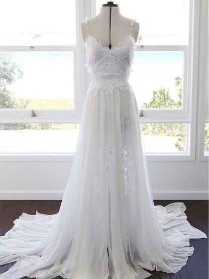 Vestido de novia romántico de gasa con escote corazón y encaje para playa