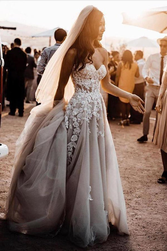 Vestido de novia romántico de estilo bohemio con encaje 3D