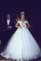 Vestidos de novia románticos blancos largos de corte A con hombros descubiertos y escote corazón con encaje