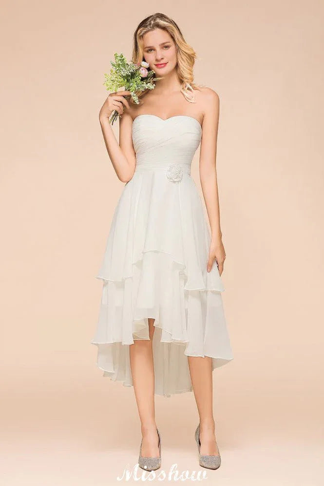 Abito da damigella d'onore romantico bianco/avorio con scollo a cuore e orlo asimmetrico, senza maniche, per matrimonio in spiaggia