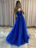 Abito da sera lungo a linea ad A in tulle e pizzo blu reale con scollo a cuore