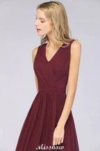 Abito da damigella d'onore a linea svasata lungo fino al pavimento in chiffon con pizzo e scollo a V da sera