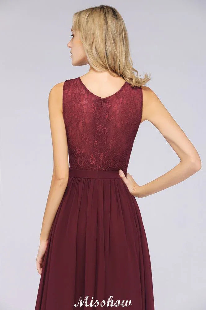 Abito da damigella d'onore a linea svasata lungo fino al pavimento in chiffon con pizzo e scollo a V da sera