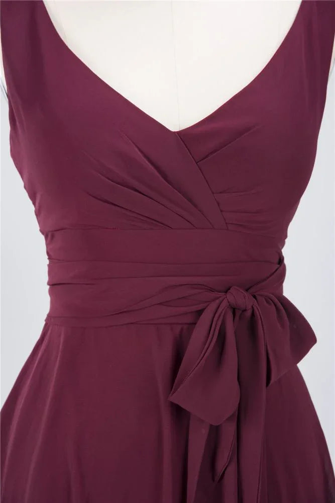 Vestido de dama de honor Ruffles hasta la rodilla sin mangas con escote en V vestido corto para fiesta de cóctel