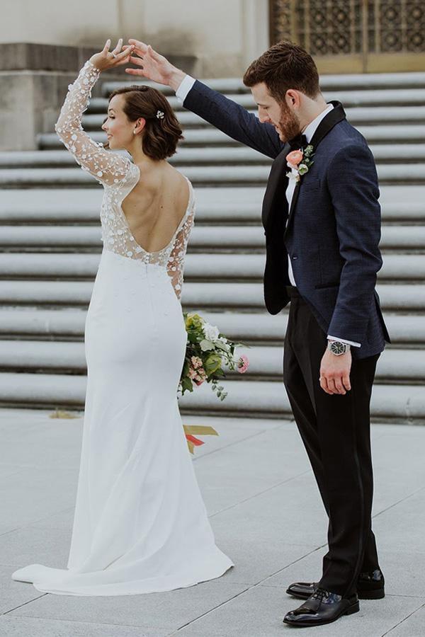 Robes de mariée à col en forme de cuillère, dos ouvert, manches longues en dentelle avec fente
