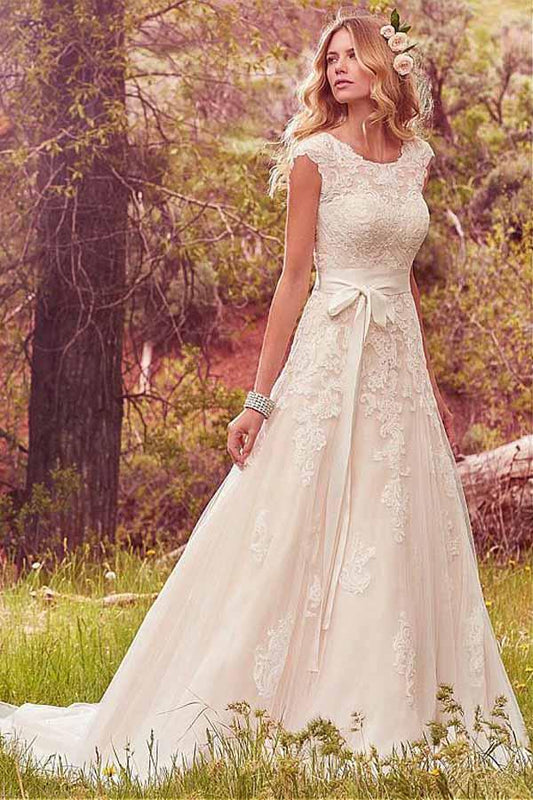 Robe de mariée trapèze à décolleté dégagé en tulle avec appliques en dentelle WD202