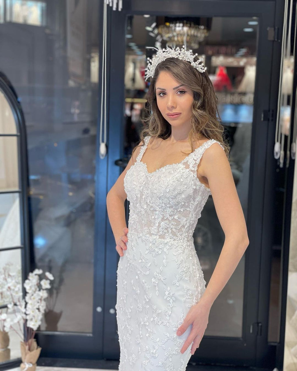 Robe de mariée sirène en dentelle, longue jusqu'au sol, sans manches, décolleté cœur, avec traîne courte