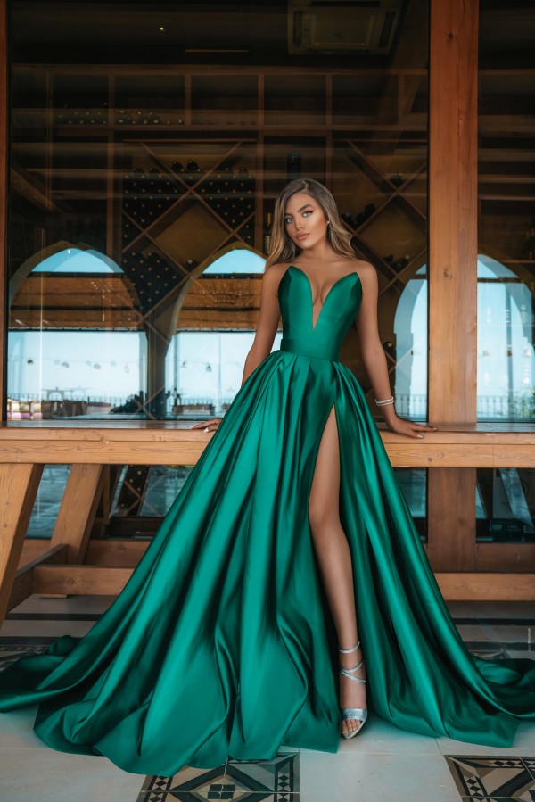 Sexy grünes langes A-Linien-Ballkleid aus Satin mit V-Ausschnitt und Schlitz
