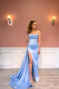 Abito da sera lungo azzurro senza spalline in pizzo con strass, modello sirena con spacco