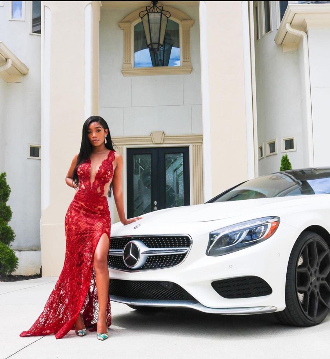 Sexy Langes Meerjungfrau-Bateau-Spitzen-Ballkleid in Burgunderrot mit Schlitz