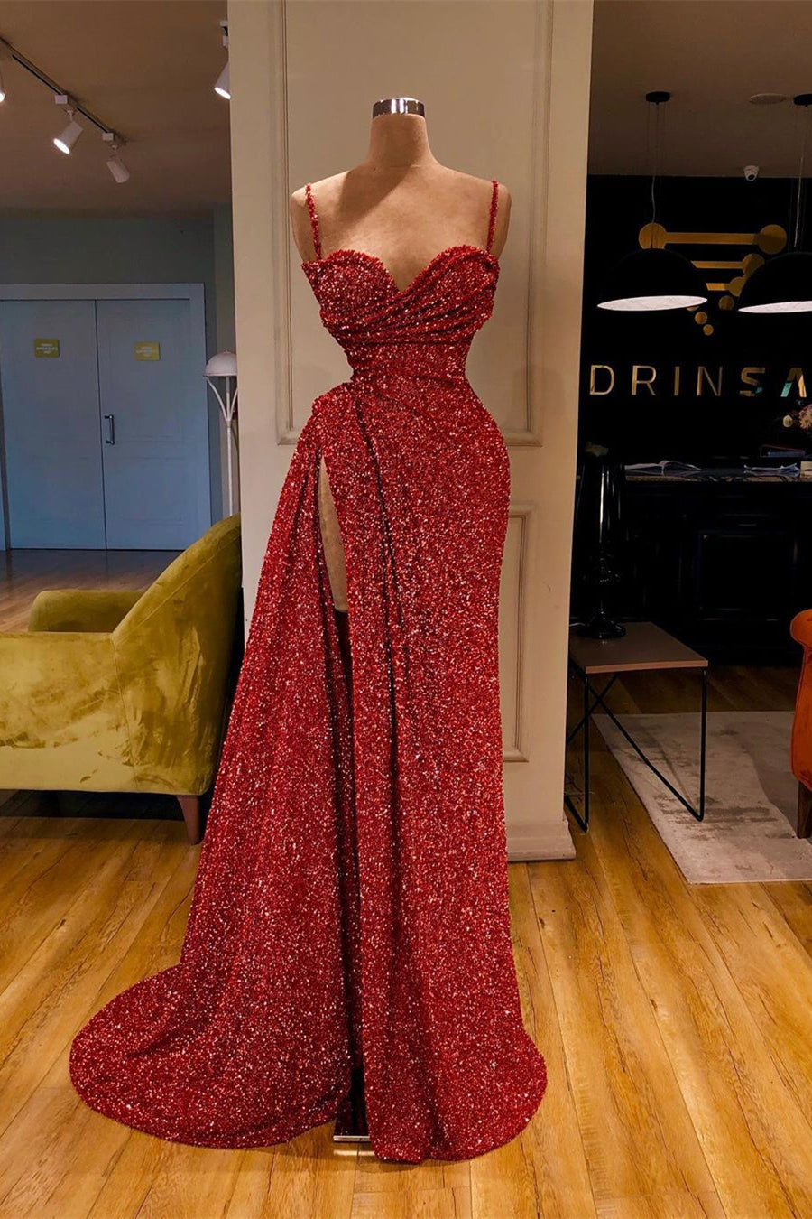 Vestido de Festa Comprido Sereia Sexy com Alças Finas e Lantejoulas, com Fenda