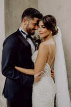 Vestidos de novia sexys de encaje sirena sin mangas con tirantes finos y cola capilla 