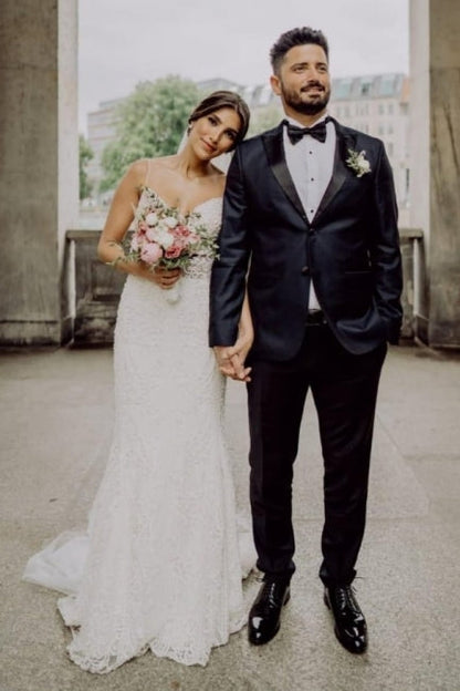 Vestidos de novia sexys de encaje sirena sin mangas con tirantes finos y cola capilla 