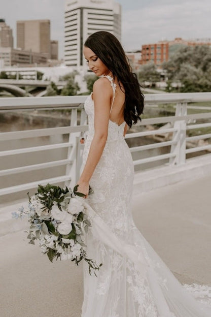 Sexy Spaghetti Strap Sleeveless Mermaid Lace Wedding Dresses with Court Train