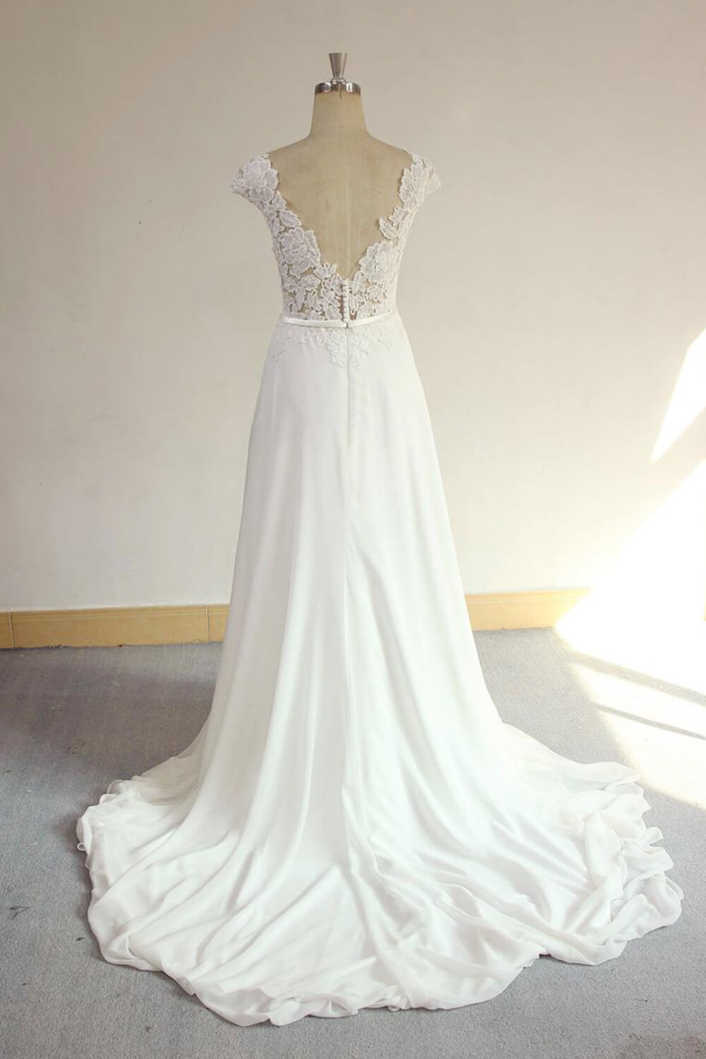 V Neck Appliques Sleeveless A Line Chiffon Wedding Dress White Bridal Gown
