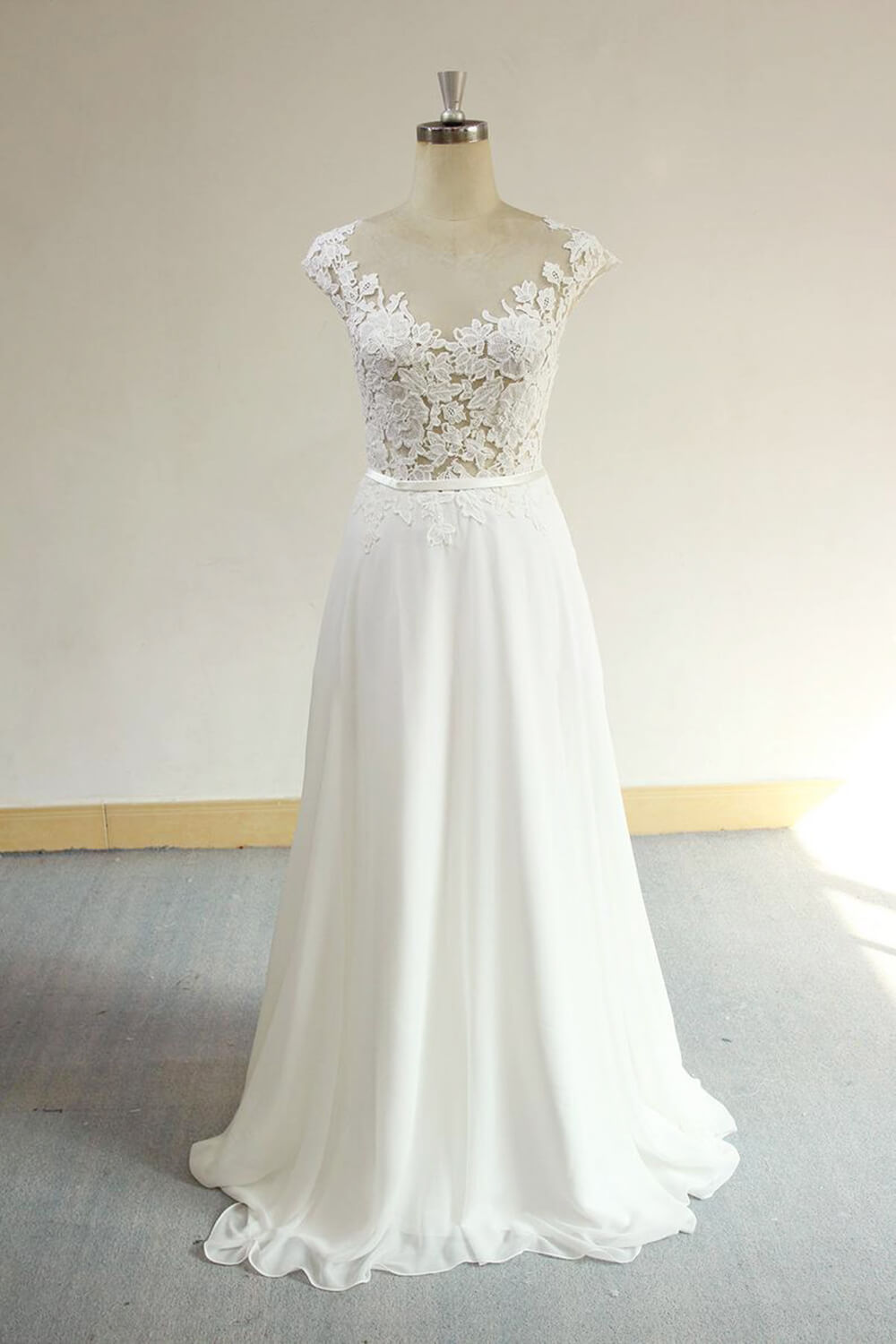 V Neck Appliques Sleeveless A Line Chiffon Wedding Dress White Bridal Gown