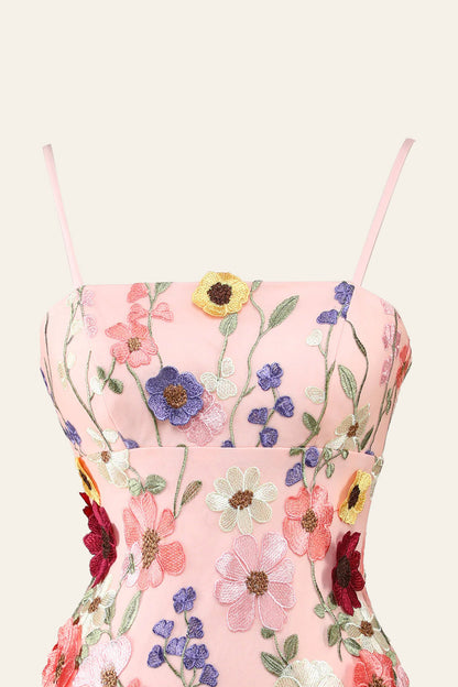 Vestido de fiesta con tirantes finos y flores 3D