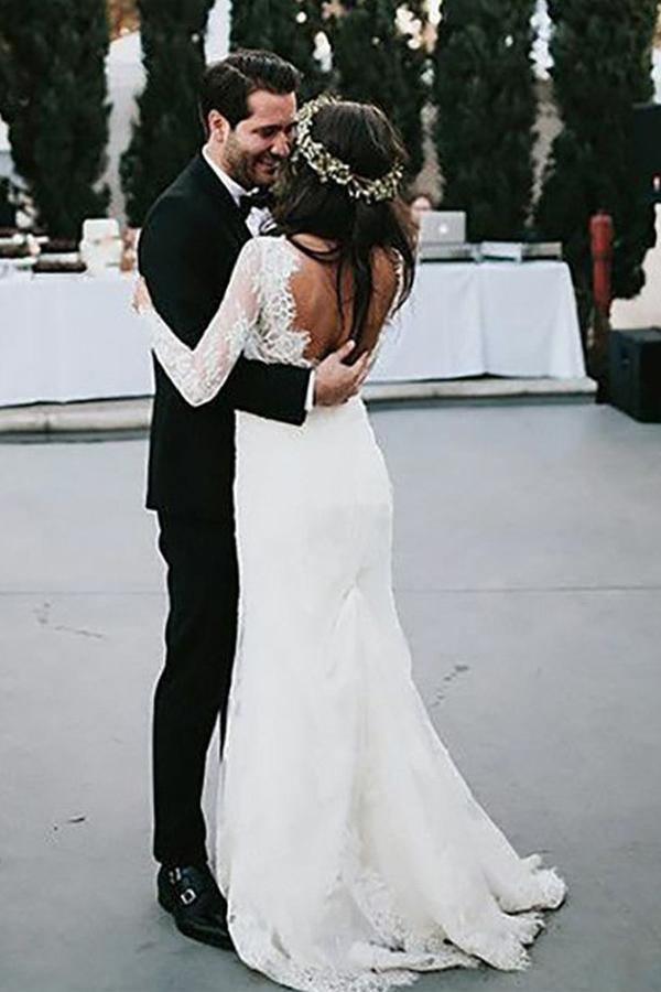 Vestido de novia de tul con escote en V, mangas largas, espalda descubierta y apliques