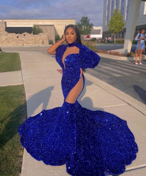 Abito da sera sirena lungo fino a terra in pizzo blu reale lucente con collo alto e maniche lunghe