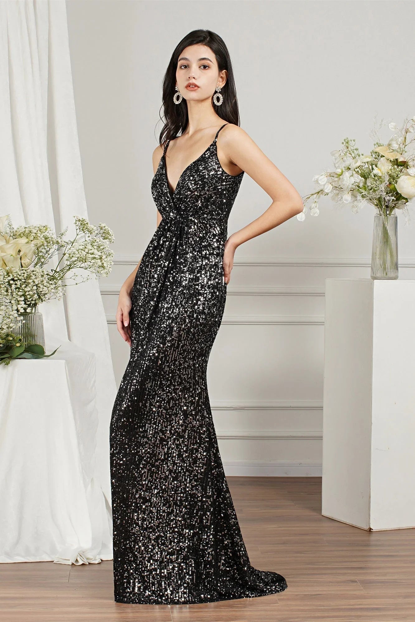 Vestido de Damas de Honra/Baile com Alças Finas de Lantejoulas Brilhantes, Decote em V e Comprimento até ao Chão, Modelo Sereia