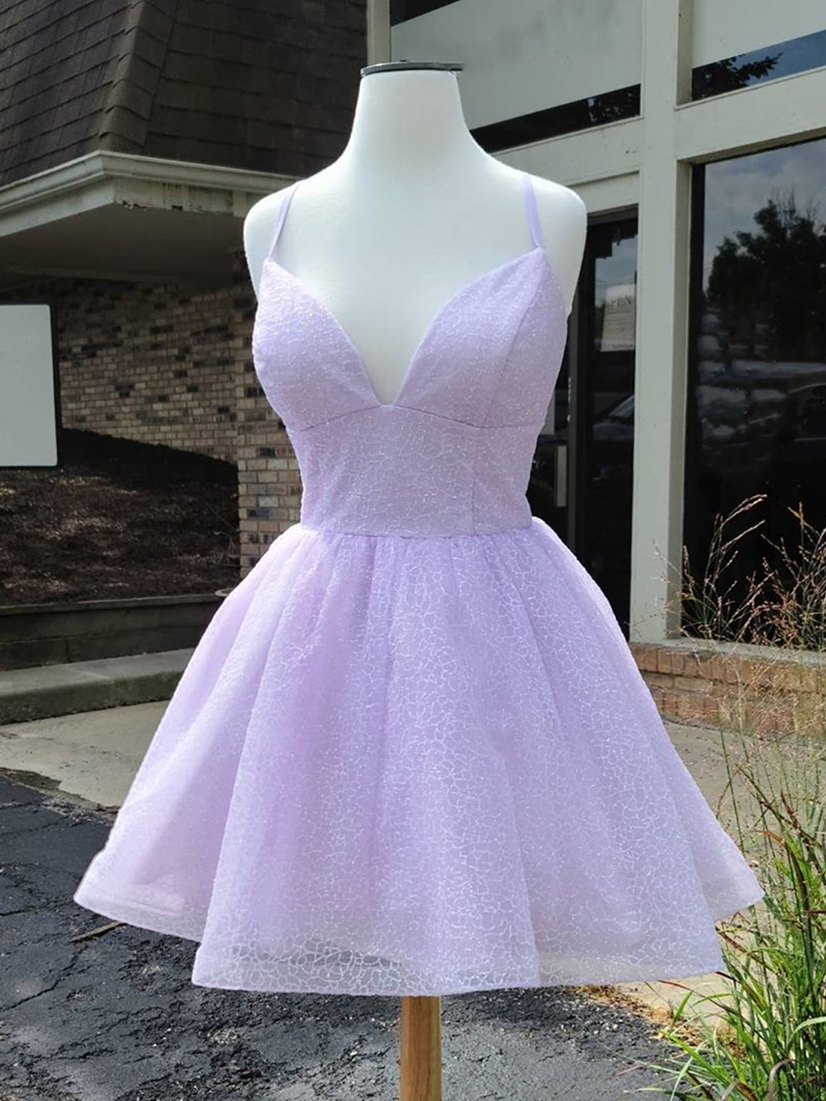 Vestidos de fiesta de graduación cortos, brillantes, de corte A y escote en V, de color lila