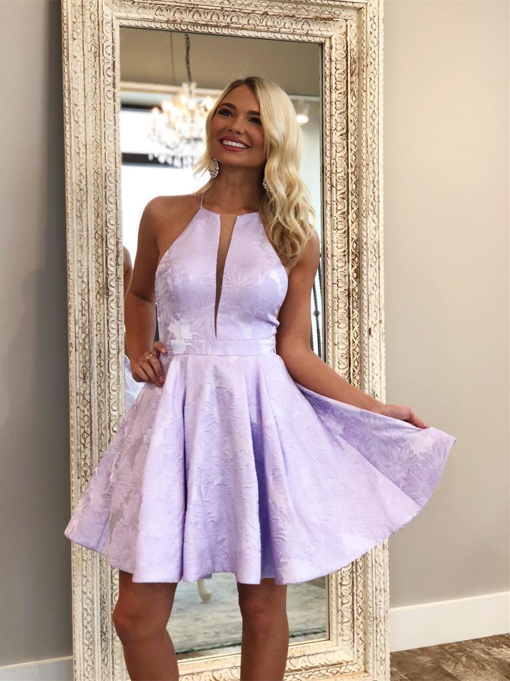 Robe courte trapèze à encolure en V profonde, dos nu, sans manches, pour bal de fin d'année