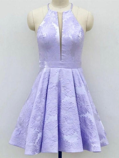 Kurzes A-Linien-Heimkehrkleid mit tiefem V-Ausschnitt und Neckholder