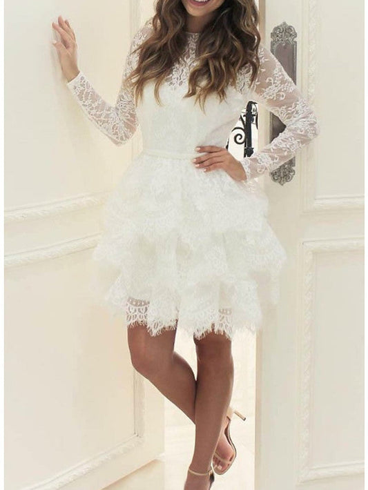 Robe de mariée courte en tulle et dentelle coupe trapèze avec col bijou et manches