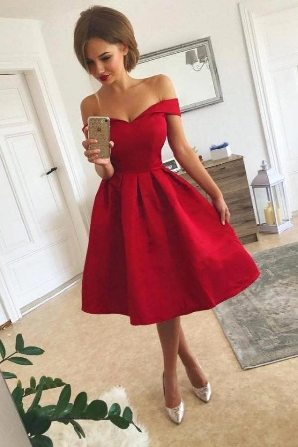 Kurzes, schulterfreies rotes A-Linien-Ballkleid aus Satin