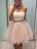 Robes courtes en tulle sans bretelles en ligne A pour bal de promo et retour à la maison avec ceinture