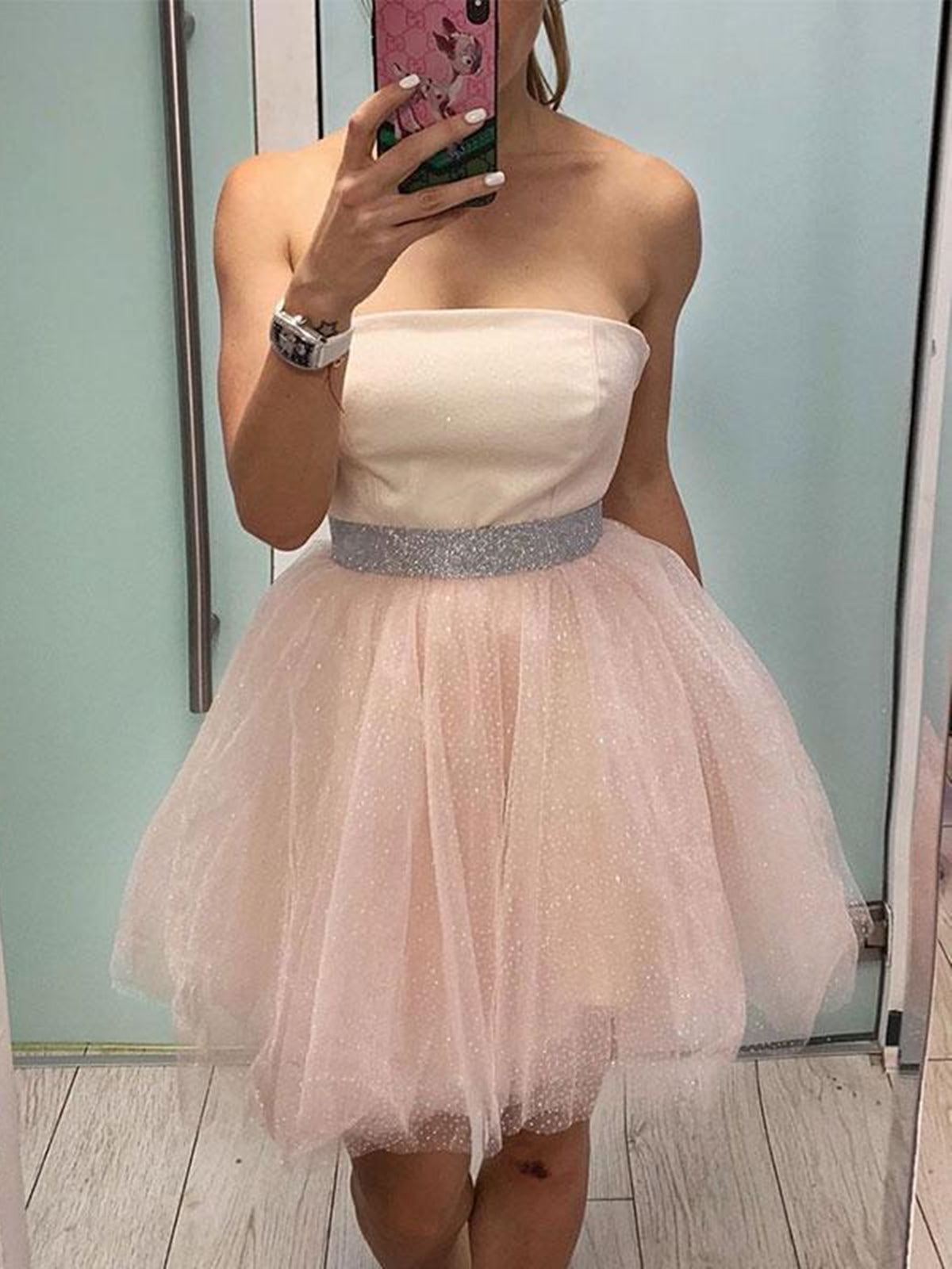 Robes courtes en tulle sans bretelles en ligne A pour bal de promo et retour à la maison avec ceinture