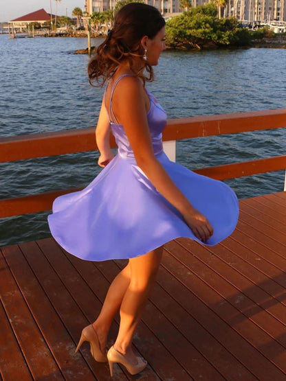 Vestido de fiesta corto de satén con escote en V, corte A y bolsillos, color lila