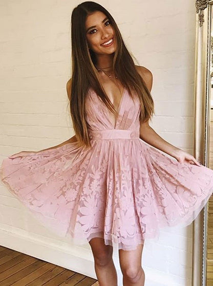 Vestido corto de fiesta con escote en V, tirantes finos, apliques de encaje y corte A