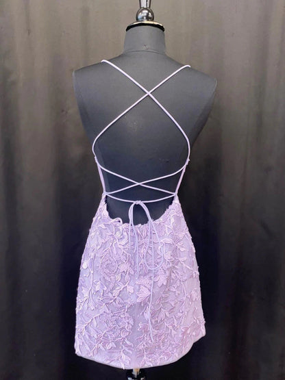 Kurzes Meerjungfrau-Spitzen-Abschlussballkleid mit offenem Rücken in Lila