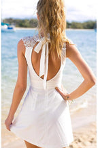 Robe courte blanche en satin extensible à dos ouvert pour bal de fin d'année avec dentelle