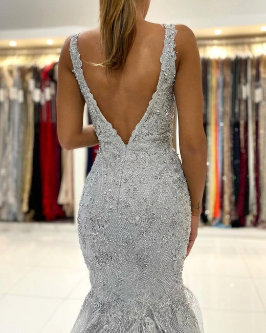 Vestido de Noite Prateado com Renda, Comprido, Sem Mangas e Corte Sereia