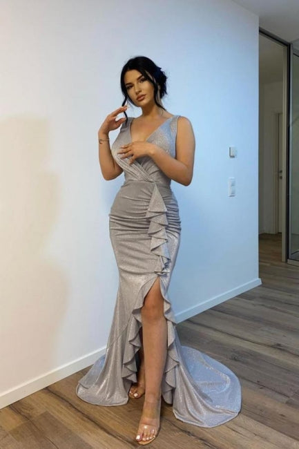 Silbernes langes Meerjungfrau-Ballkleid mit V-Ausschnitt und Rüschen und Glitzer