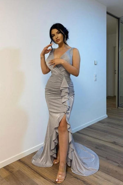 Silbernes langes Meerjungfrau-Ballkleid mit V-Ausschnitt und Rüschen und Glitzer