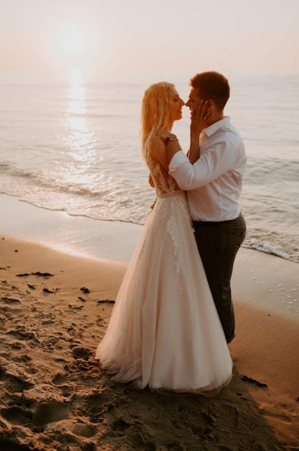 Robes de mariée simples en ligne A, dos nu, avec dentelle