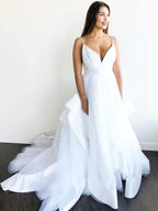 Robe de mariée longue ivoire simple en ligne A avec bretelles et décolleté en V, dos nu