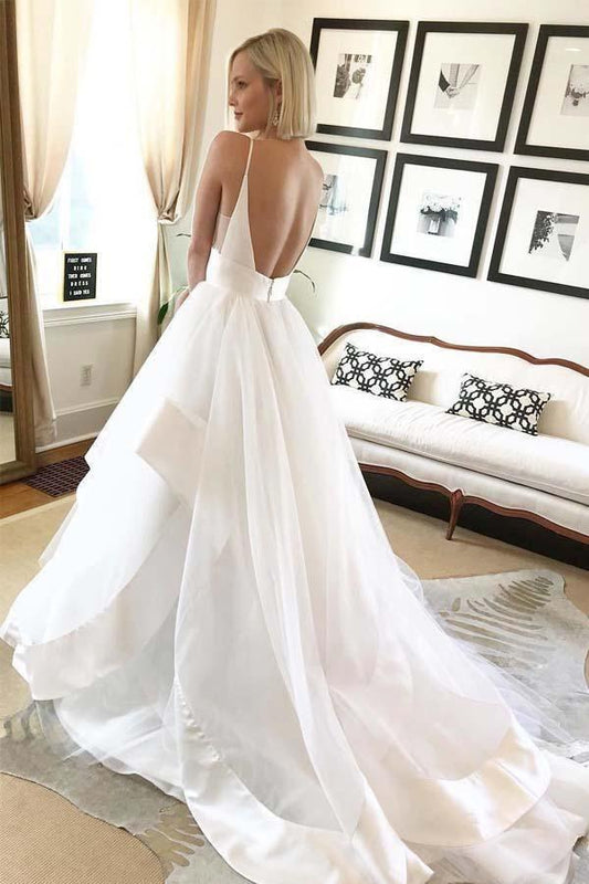 Einfaches A-Linien-Brautkleid mit V-Ausschnitt und Trägern in Elfenbein
