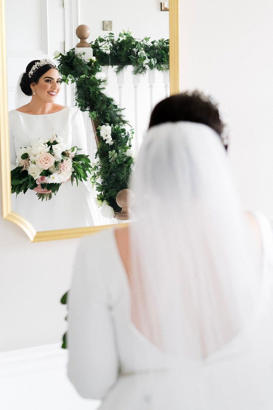 Robe de mariée simple et belle, ligne A, manches longues, en satin, dos nu